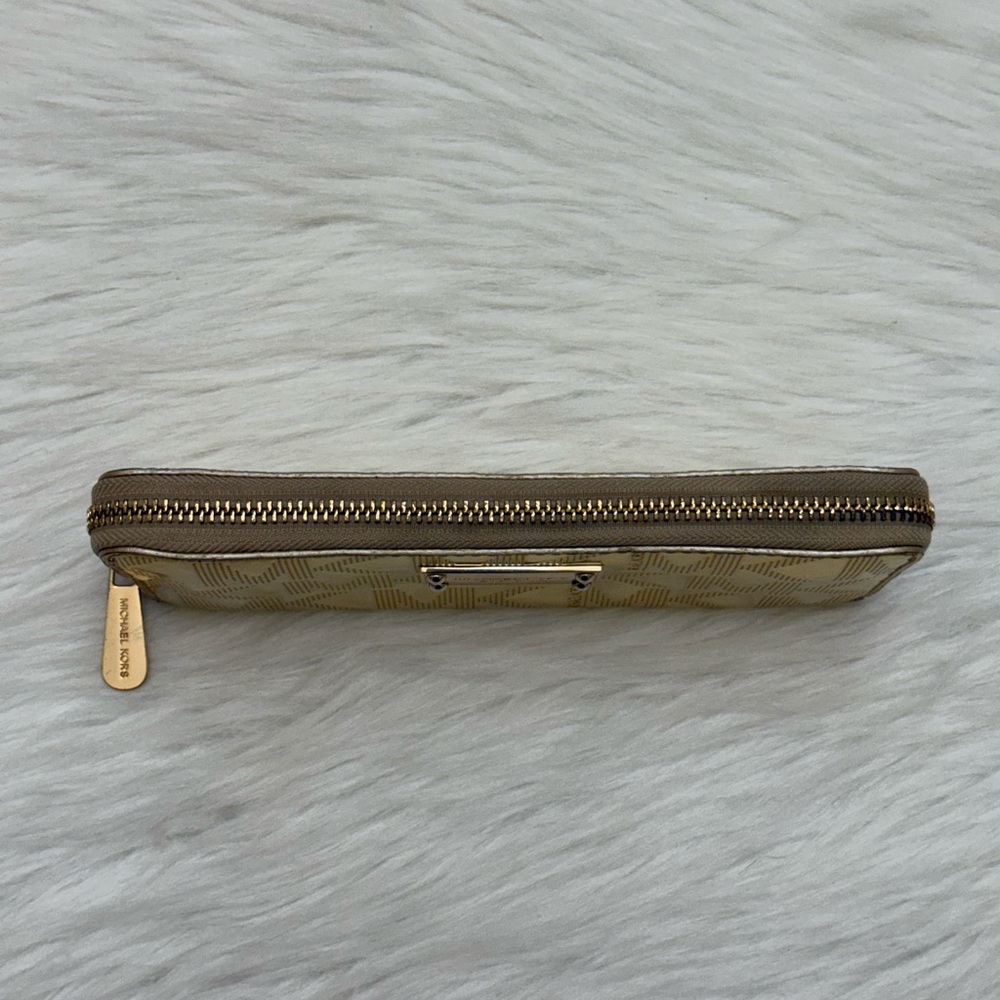 MICHAEL KORS - METALLIC GOLD PATENT LEATHER LONG JET SET CONTINENTAL ZIP WALLET - Picture 6 of 15